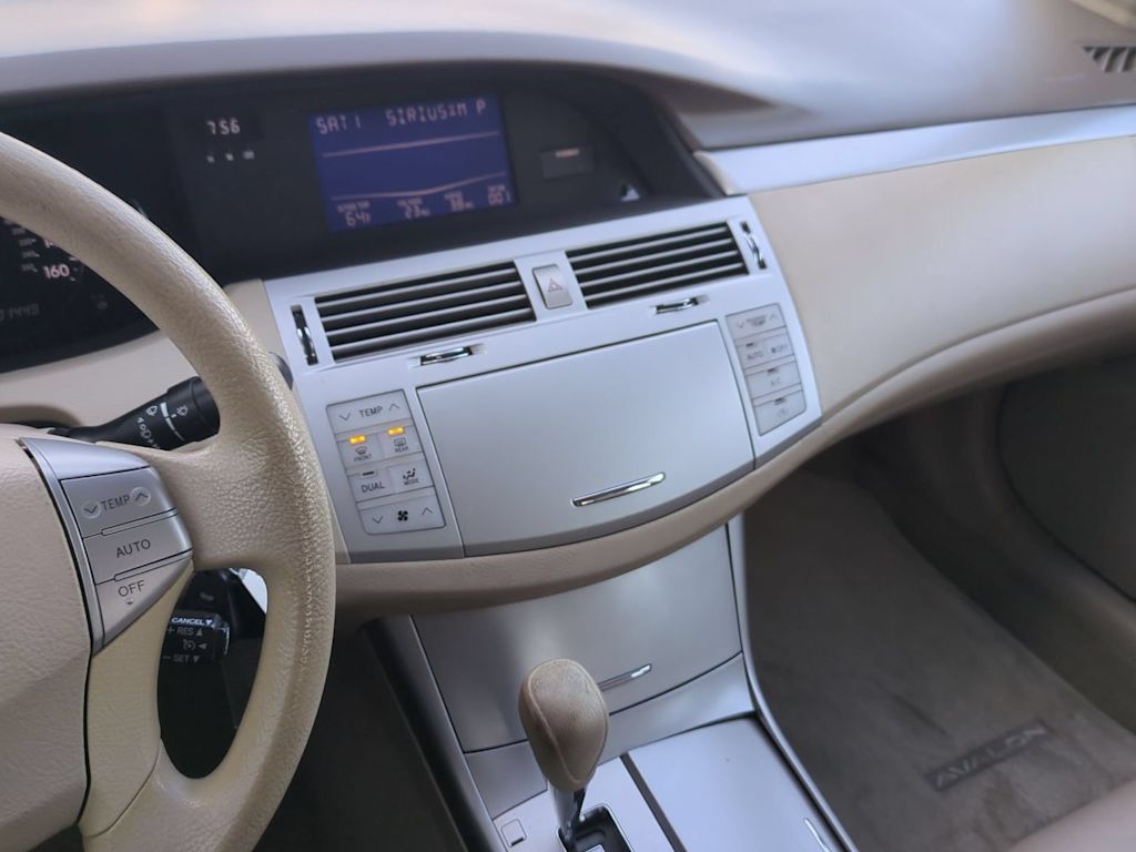 Thumbnail: 2010 Toyota Avalon - 15