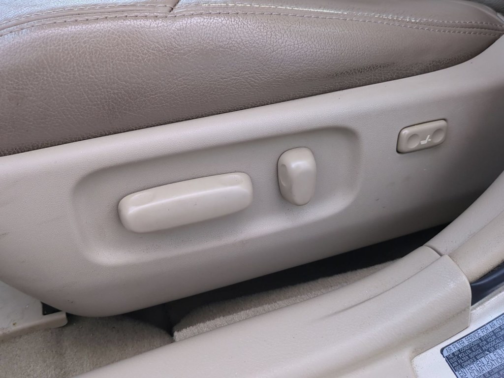 Thumbnail: 2010 Toyota Avalon - 26