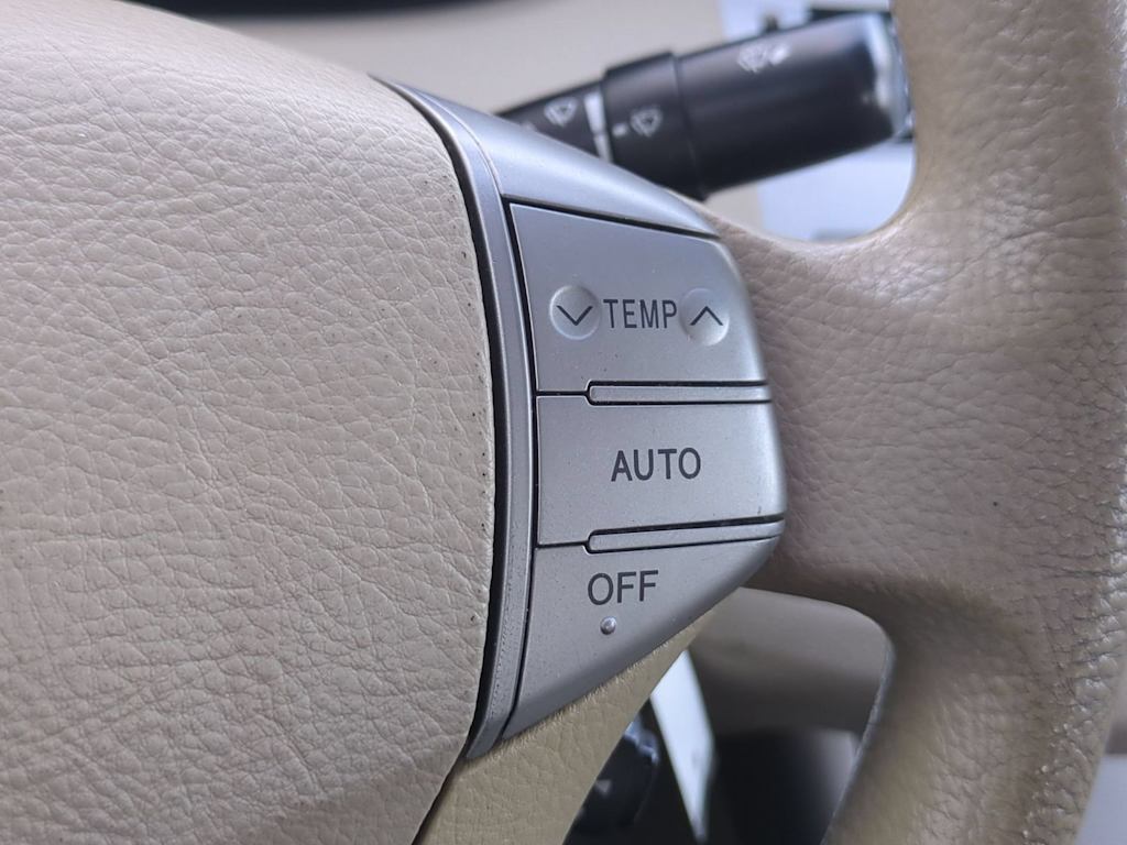 Thumbnail: 2010 Toyota Avalon - 30