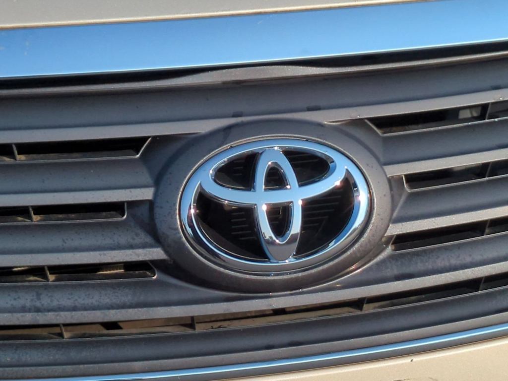 Thumbnail: 2010 Toyota Avalon - 7