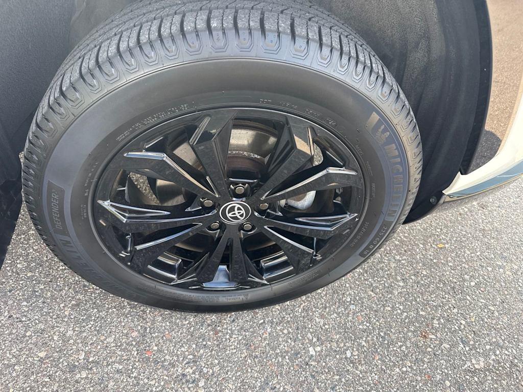Thumbnail: 2022 Toyota RAV4 - 20