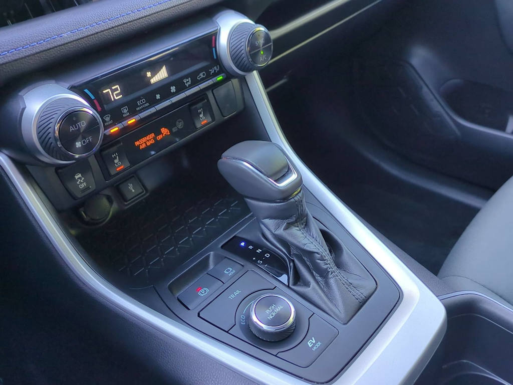 Thumbnail: 2022 Toyota RAV4 - 15