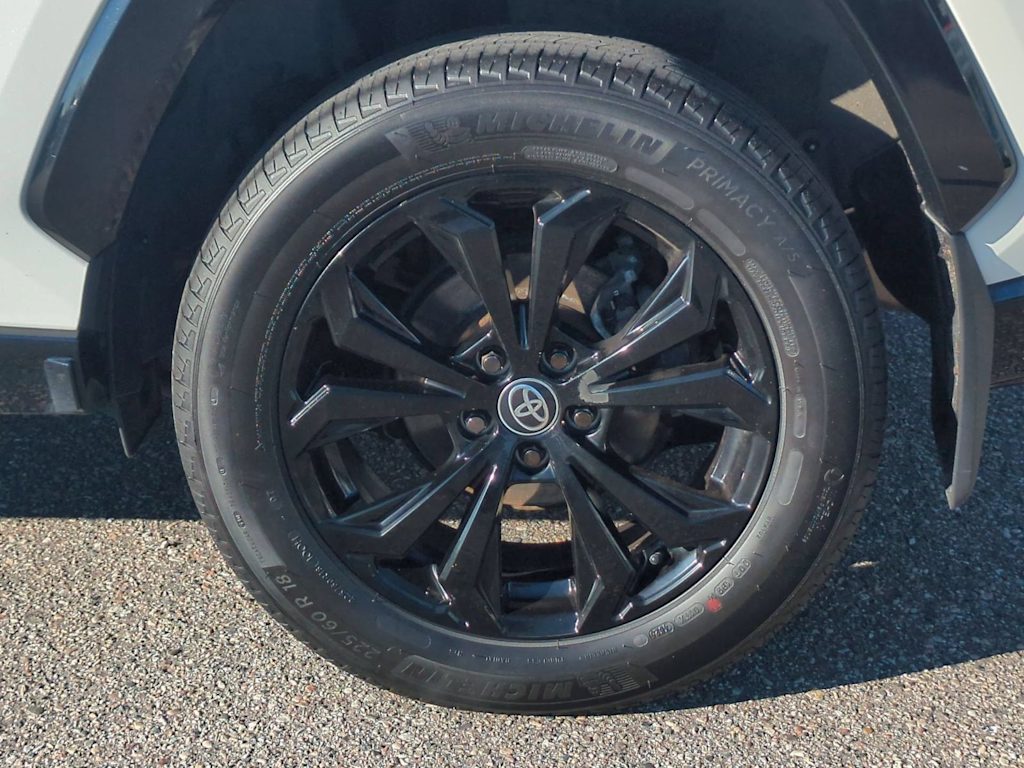 Thumbnail: 2022 Toyota RAV4 - 8