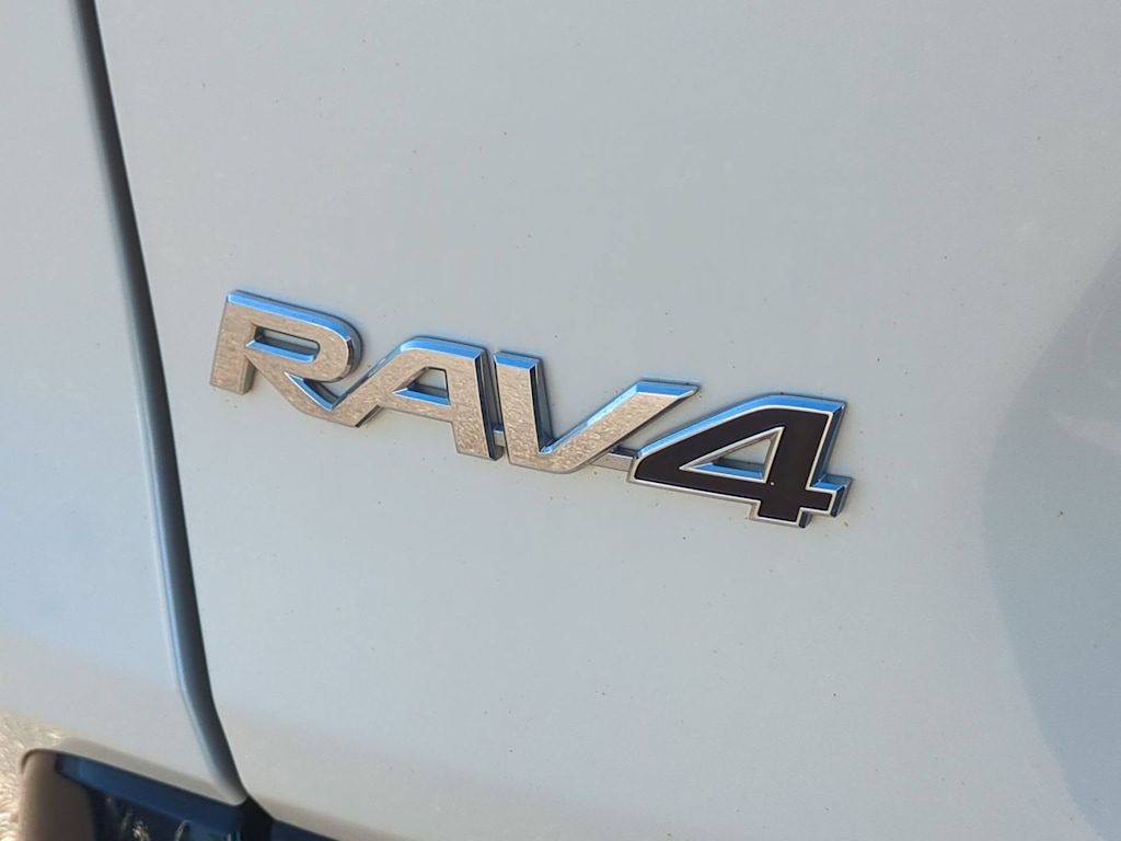 Thumbnail: 2022 Toyota RAV4 - 24