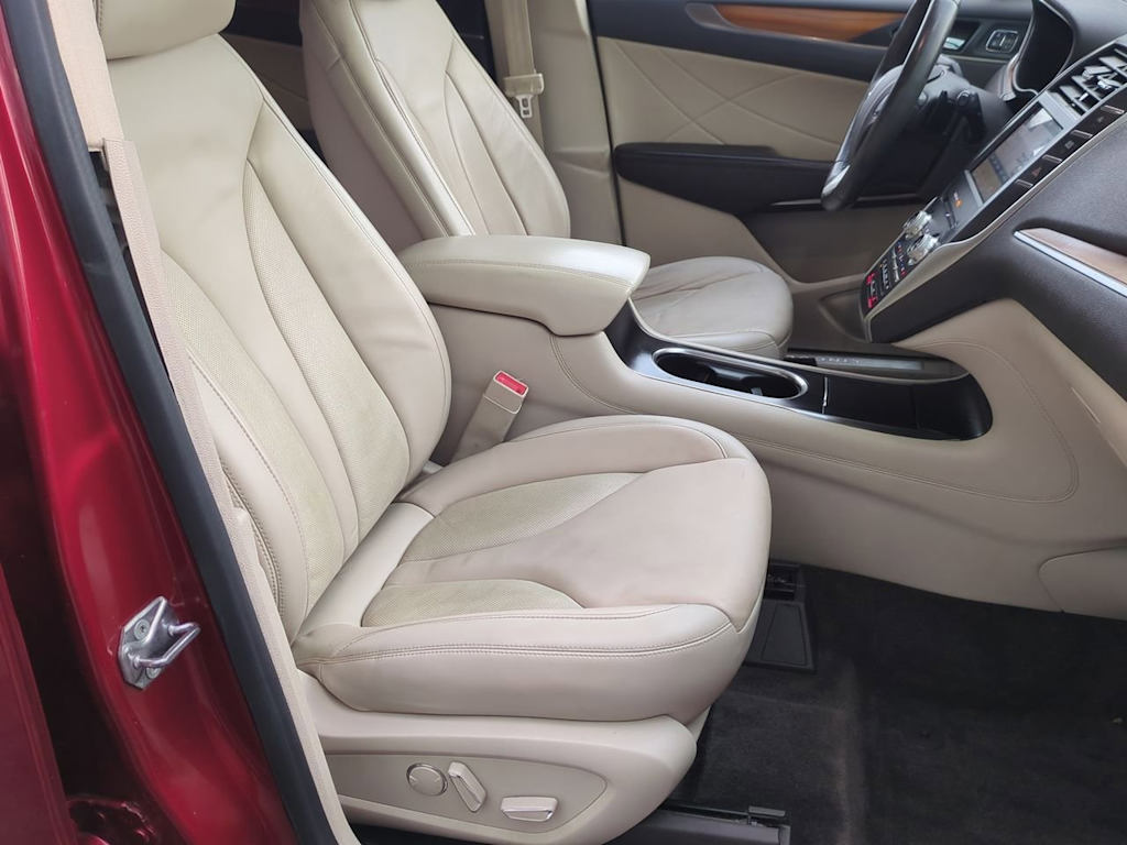 Thumbnail: 2017 Lincoln MKC - 26