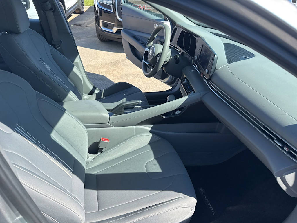 Thumbnail: 2022 Hyundai Elantra - 10