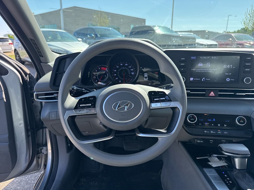 Thumbnail: 2022 Hyundai Elantra - 9