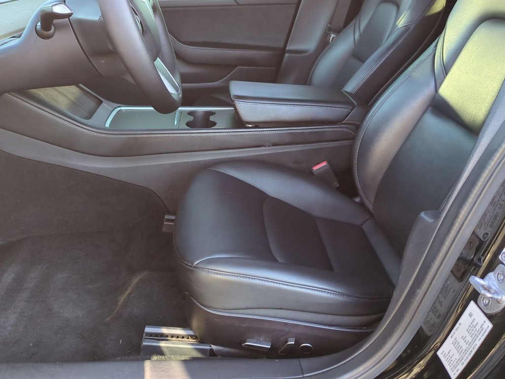 Thumbnail: 2022 Tesla Model 3 - 9