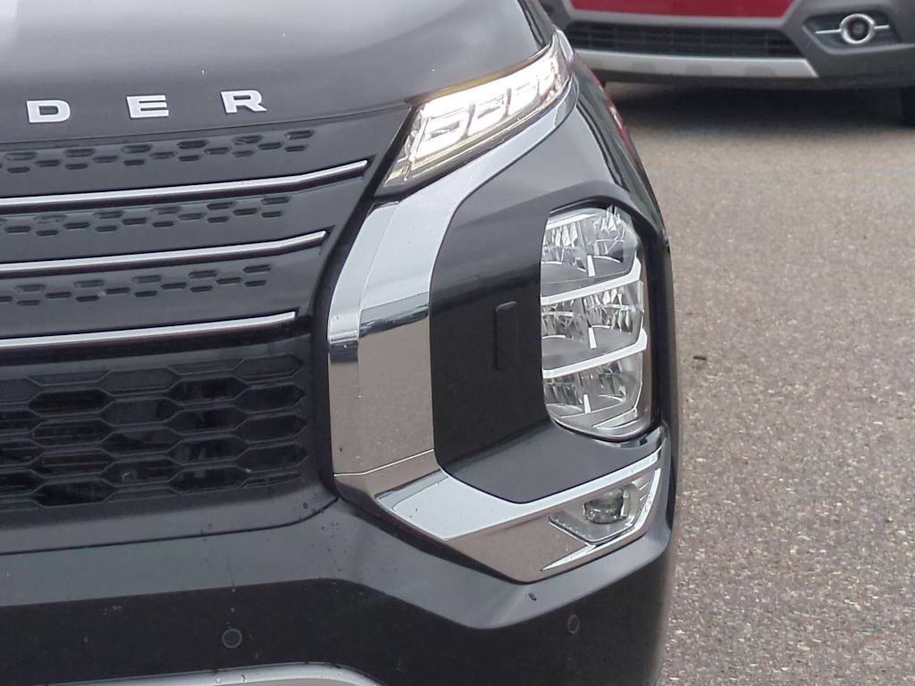 Thumbnail: 2022 Mitsubishi Outlander - 23