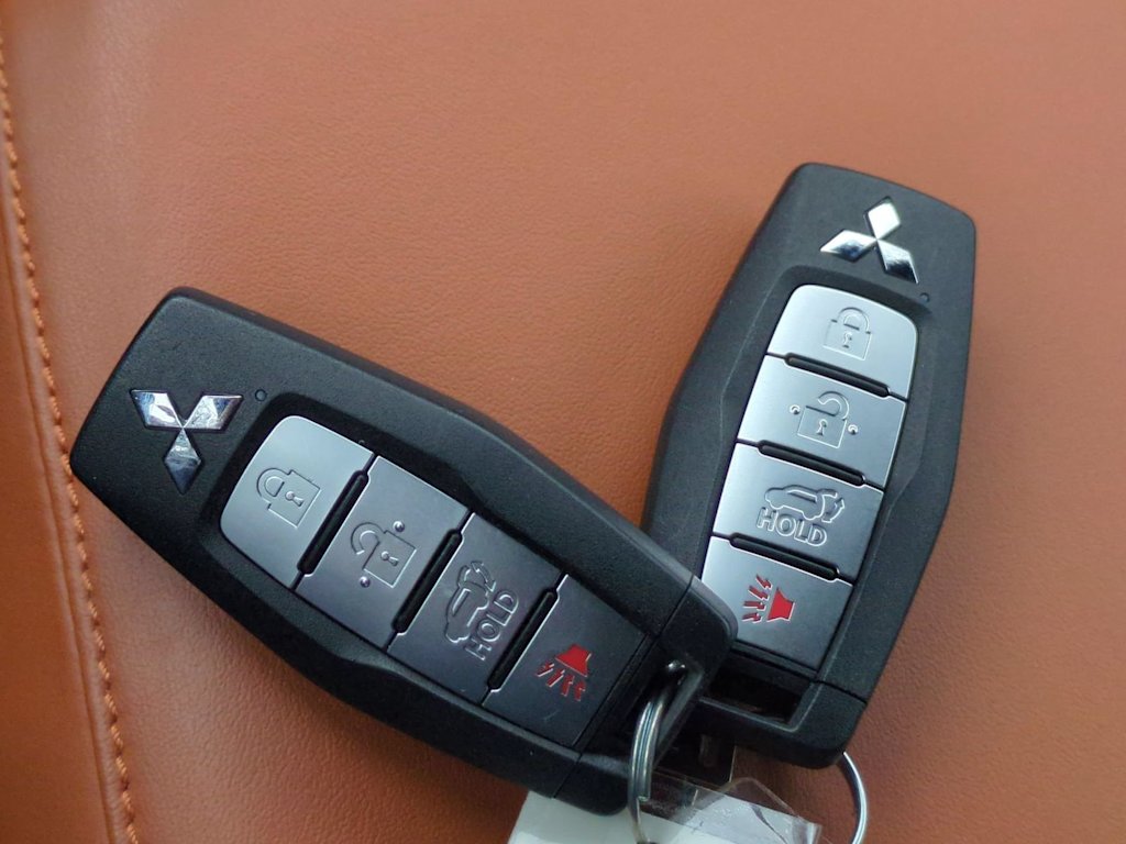 Thumbnail: 2022 Mitsubishi Outlander - 18