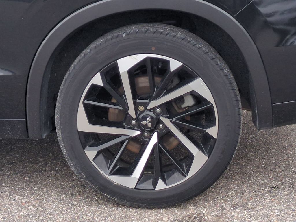 Thumbnail: 2022 Mitsubishi Outlander - 8