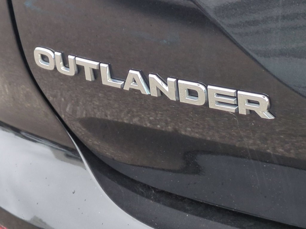 Thumbnail: 2022 Mitsubishi Outlander - 24