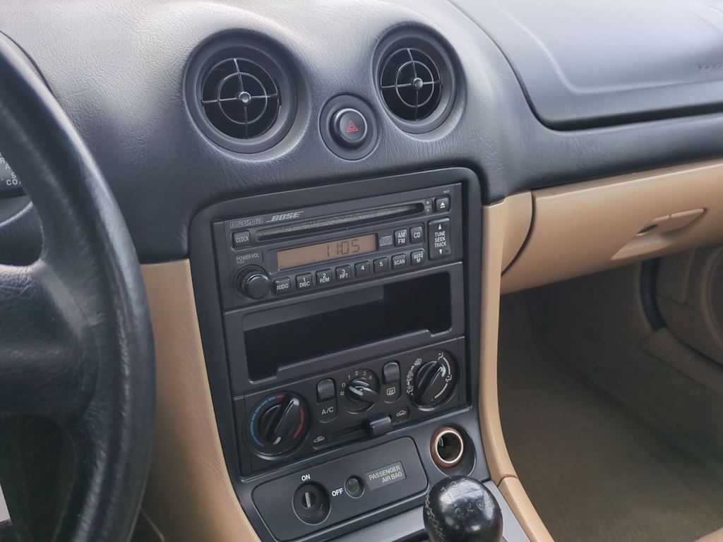 Thumbnail: 2001 Mazda MX-5 Miata - 28