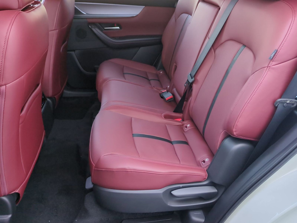 Thumbnail: 2026 Mazda CX-70 - 26
