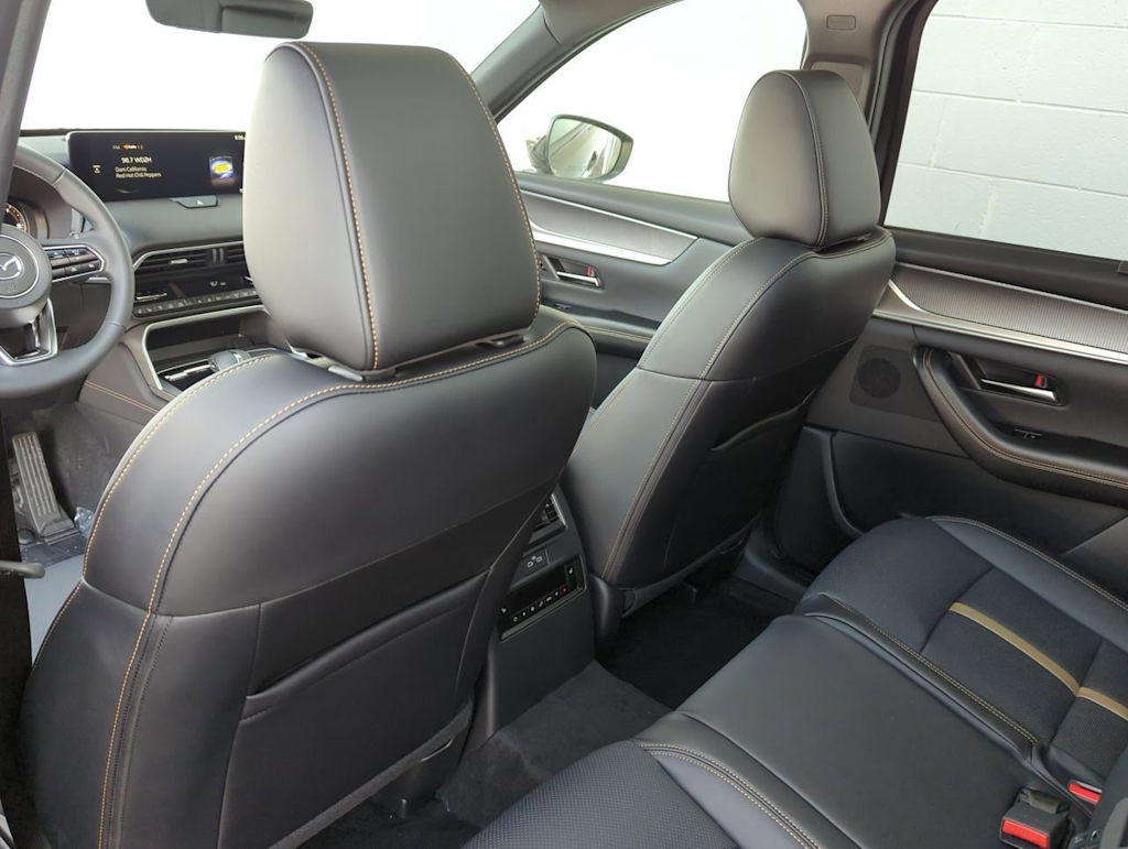 Thumbnail: 2025 Mazda CX-70 - 12