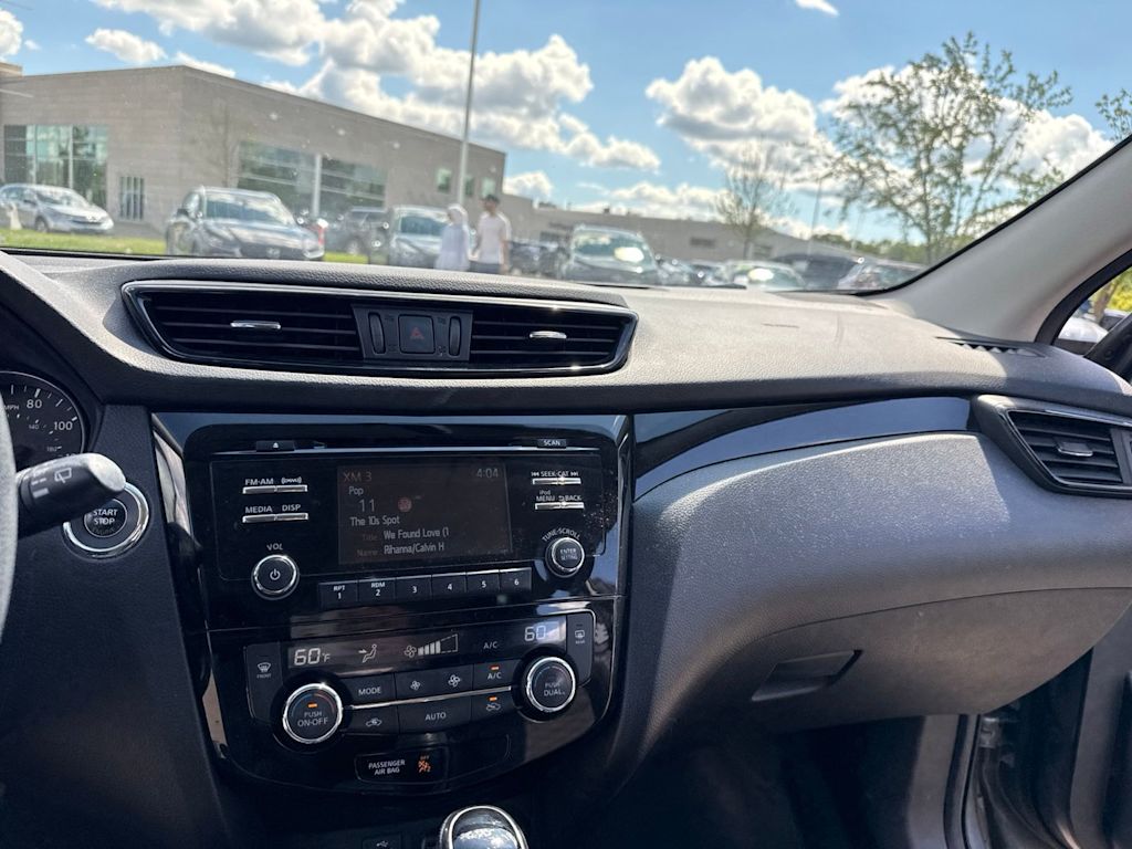 Thumbnail: 2018 Nissan Rogue Sport - 13
