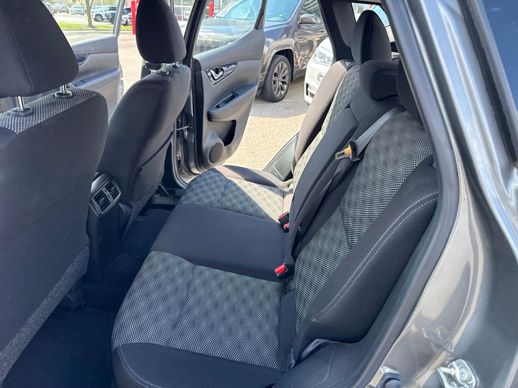 Thumbnail: 2018 Nissan Rogue Sport - 12