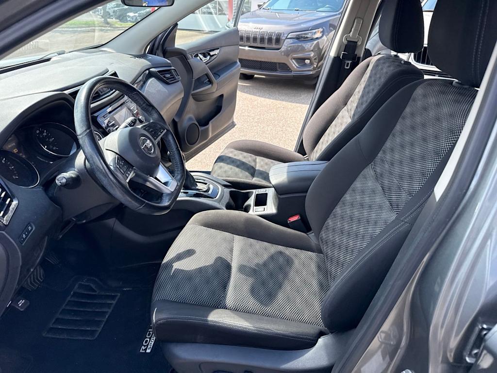 Thumbnail: 2018 Nissan Rogue Sport - 10