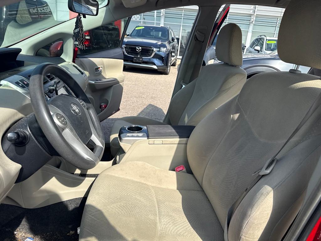 Thumbnail: 2014 Toyota Prius v - 9