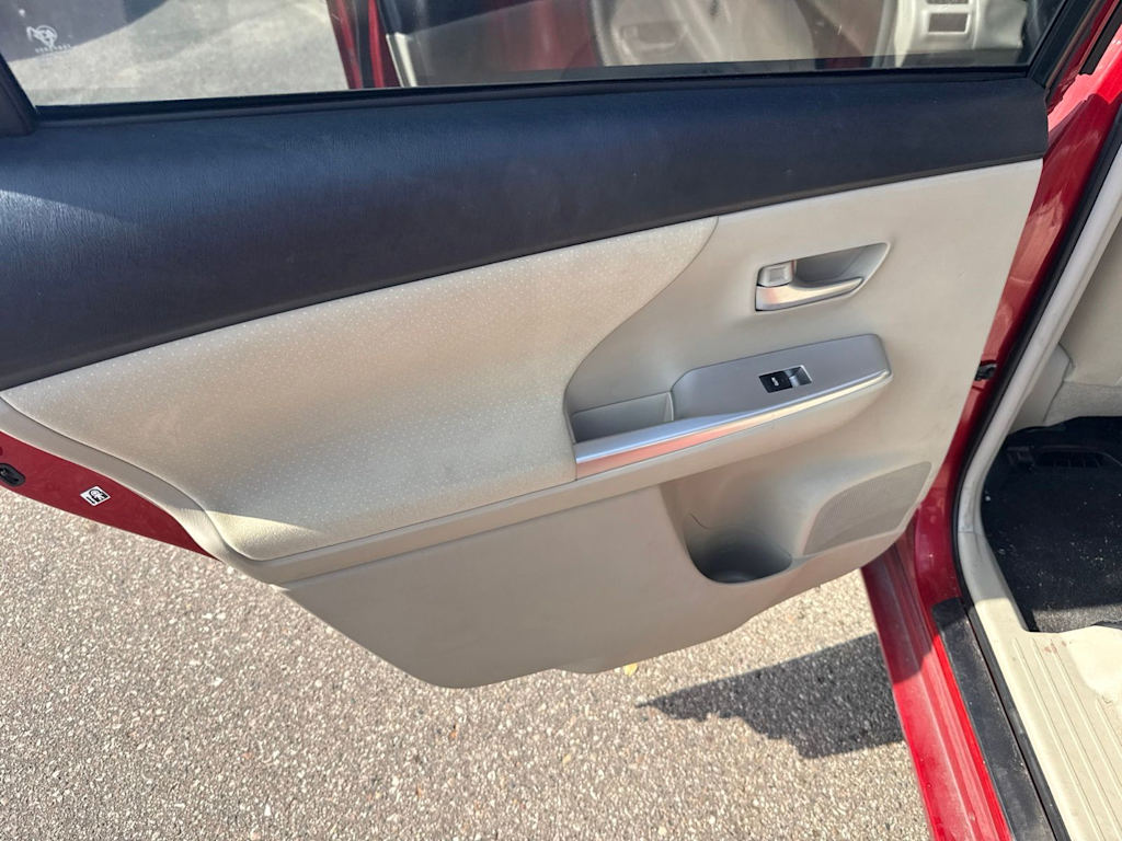 Thumbnail: 2014 Toyota Prius v - 21
