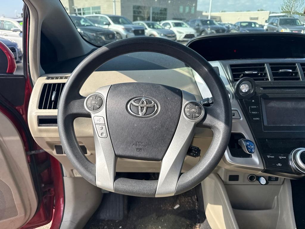 Thumbnail: 2014 Toyota Prius v - 8