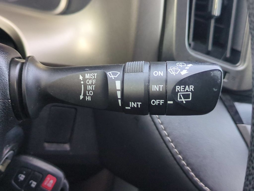 Thumbnail: 2015 Toyota RAV4 - 32