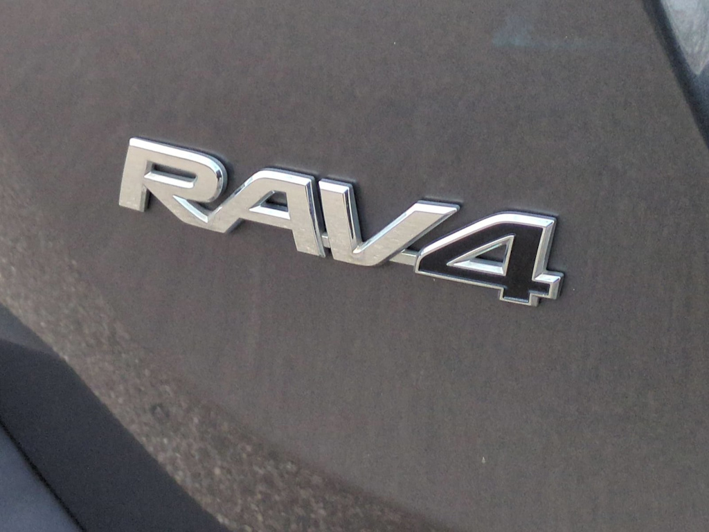 Thumbnail: 2015 Toyota RAV4 - 24