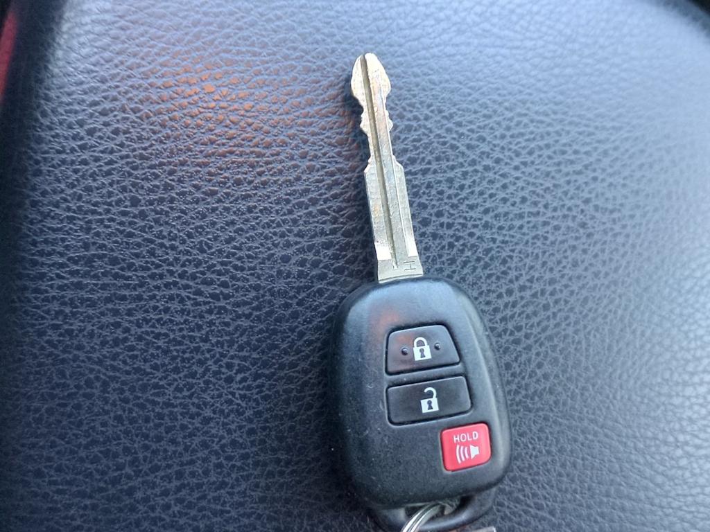 Thumbnail: 2015 Toyota RAV4 - 18
