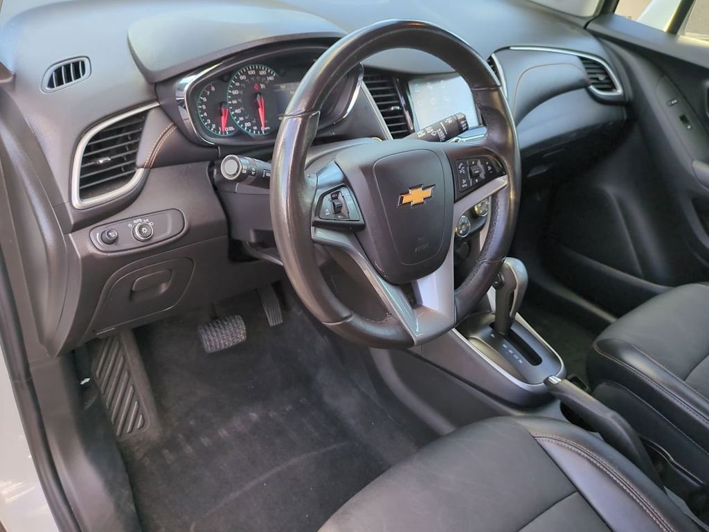 Thumbnail: 2017 Chevrolet Trax - 2