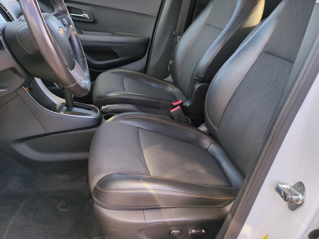 Thumbnail: 2017 Chevrolet Trax - 10