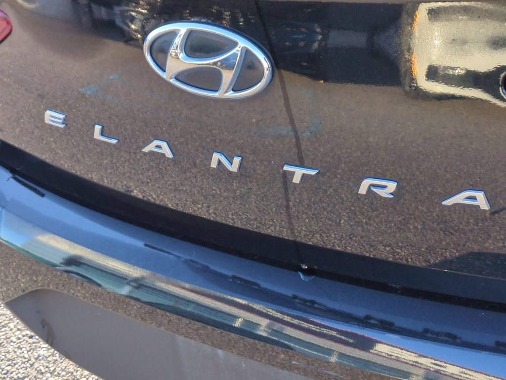 Thumbnail: 2020 Hyundai Elantra - 23