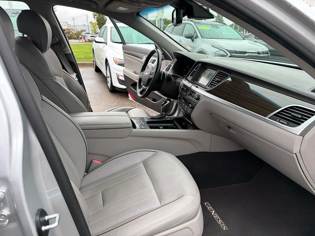 Thumbnail: 2015 Hyundai Genesis - 8