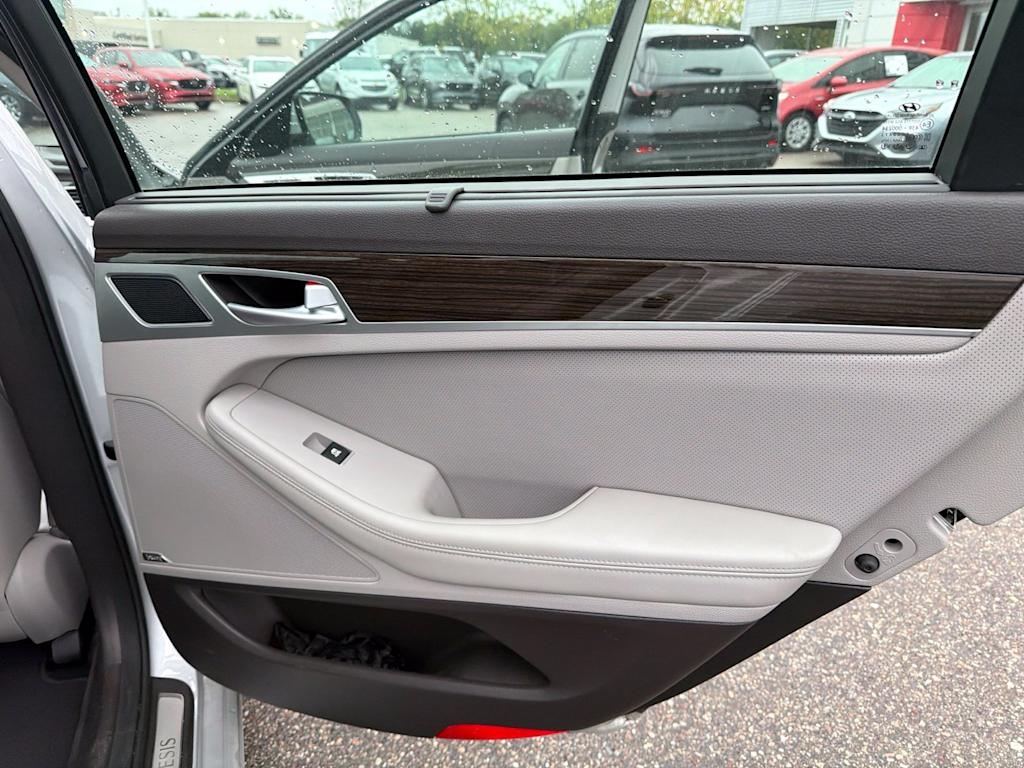 Thumbnail: 2015 Hyundai Genesis - 25