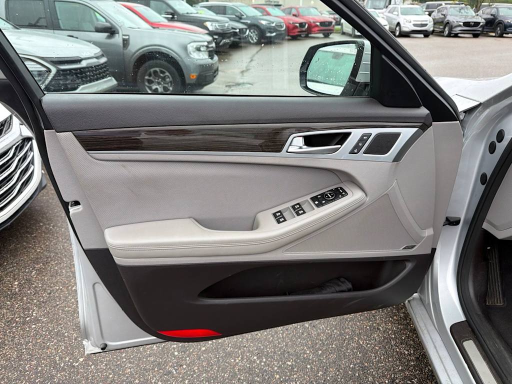 Thumbnail: 2015 Hyundai Genesis - 20