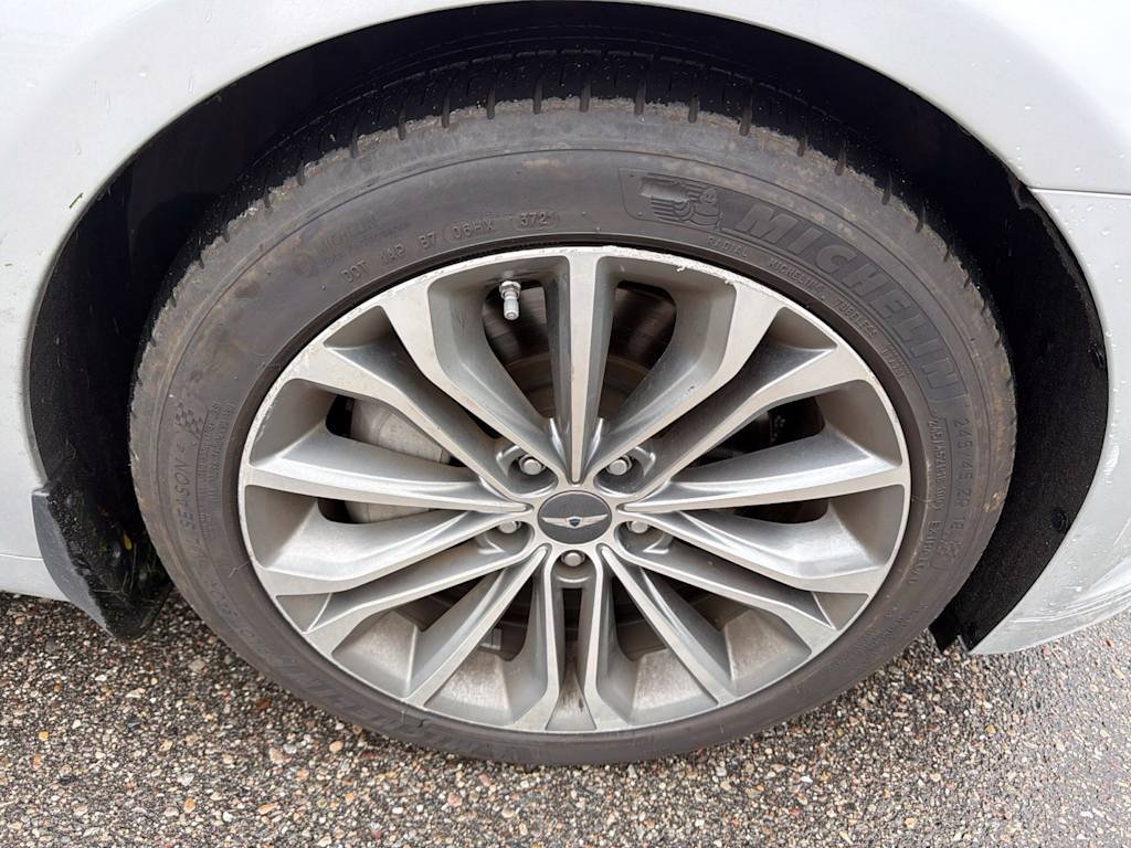Thumbnail: 2015 Hyundai Genesis - 18