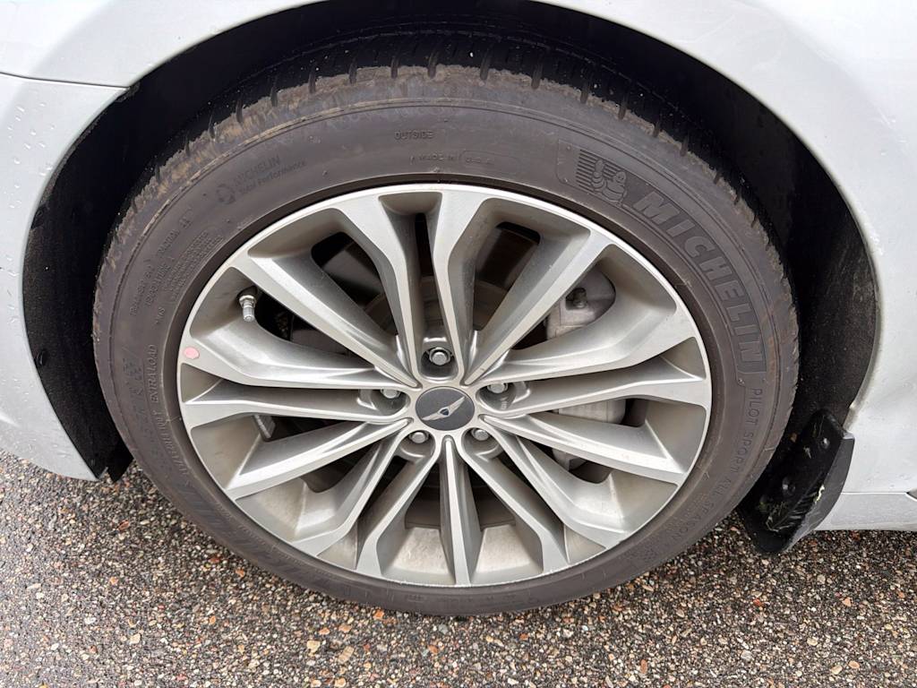 Thumbnail: 2015 Hyundai Genesis - 17