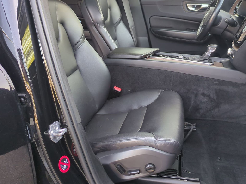 Thumbnail: 2019 Volvo XC60 - 11
