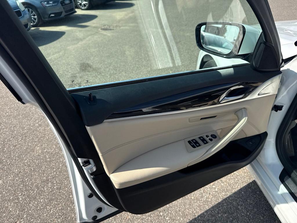 Thumbnail: 2018 BMW 5 Series - 20