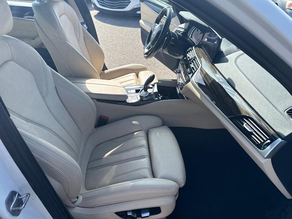 Thumbnail: 2018 BMW 5 Series - 25