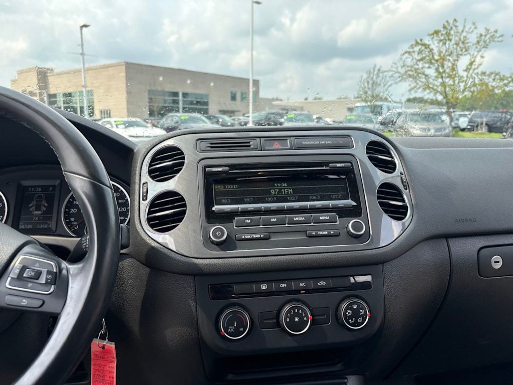 Thumbnail: 2013 Volkswagen Tiguan - 11