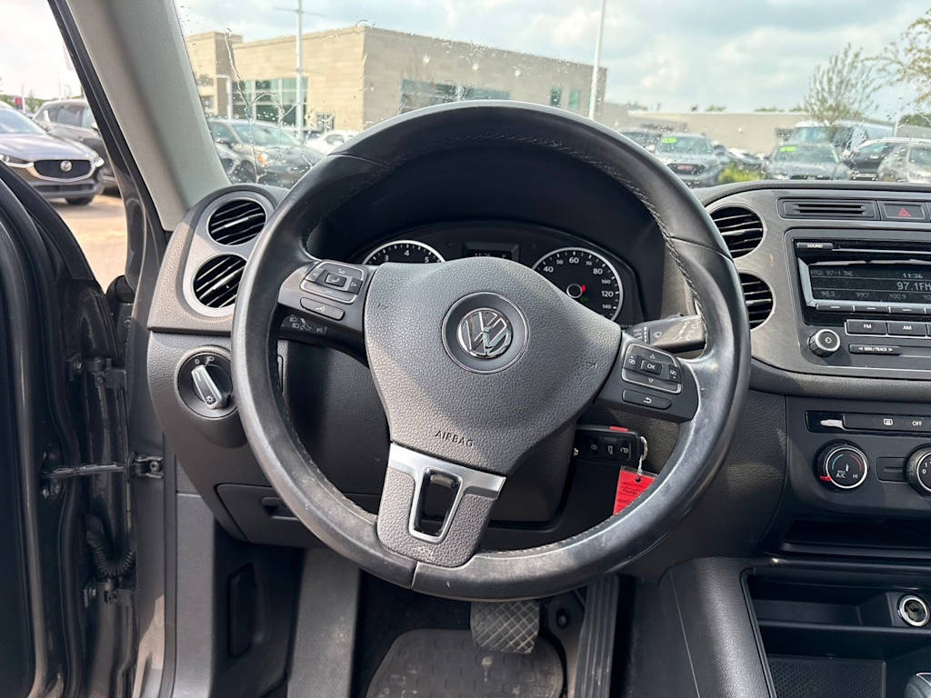 Thumbnail: 2013 Volkswagen Tiguan - 8