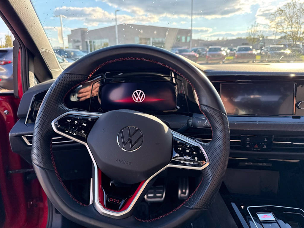 Thumbnail: 2023 Volkswagen Golf - 9