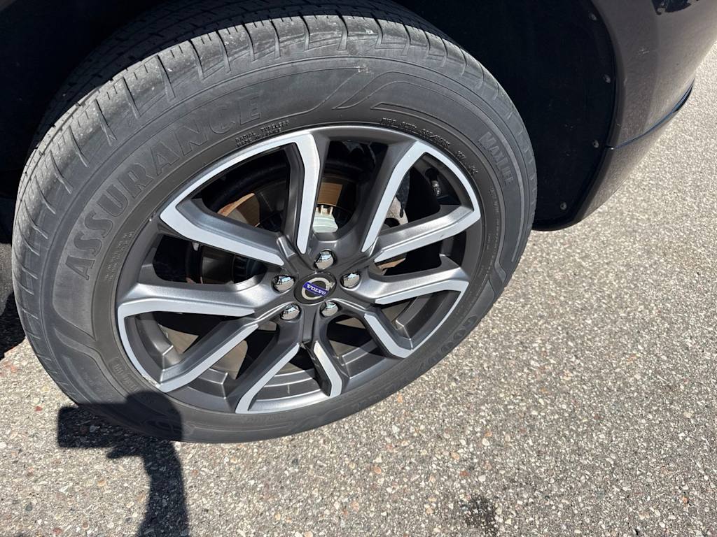 Thumbnail: 2017 Volvo XC60 - 18