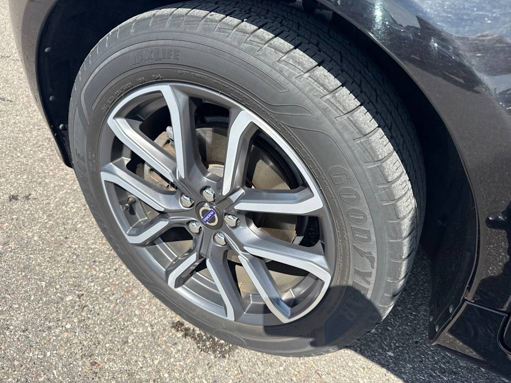 Thumbnail: 2017 Volvo XC60 - 8