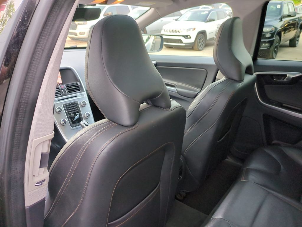 Thumbnail: 2017 Volvo XC60 - 11