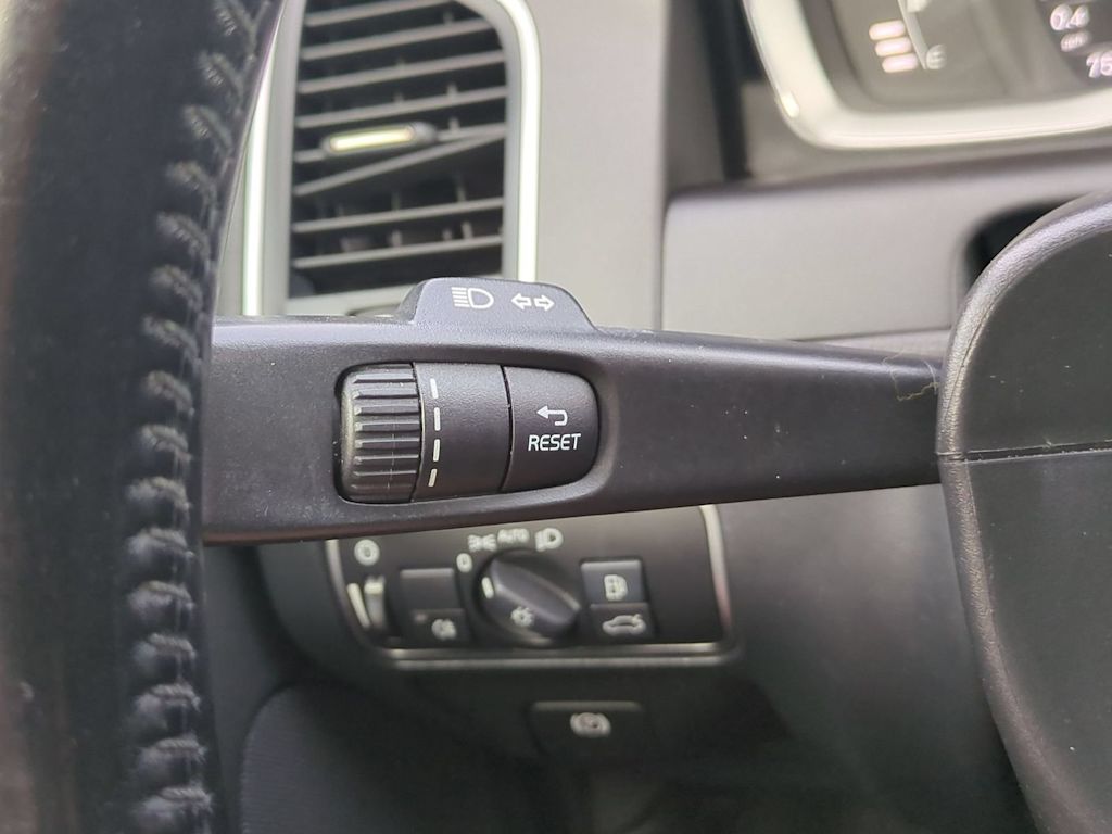 Thumbnail: 2017 Volvo XC60 - 32