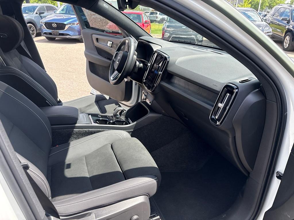 Thumbnail: 2023 Volvo C40 - 10