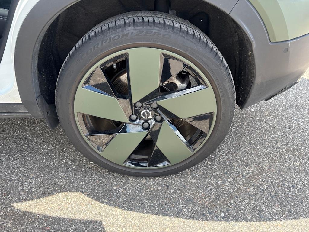 Thumbnail: 2023 Volvo C40 - 17