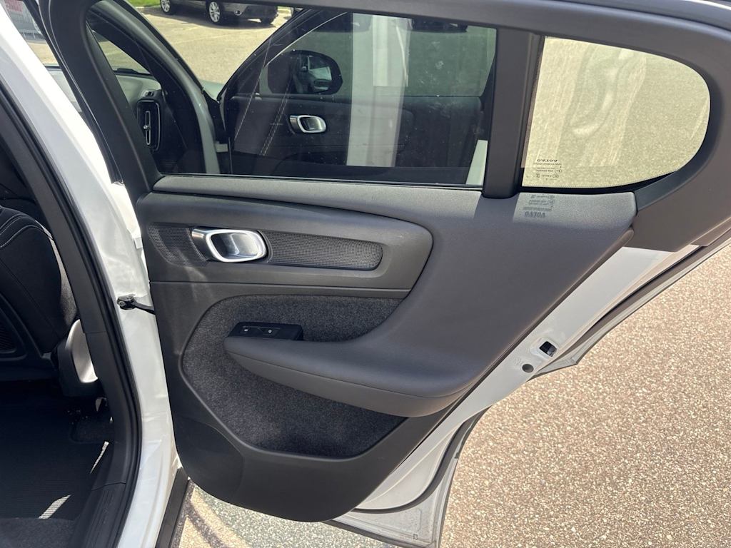 Thumbnail: 2023 Volvo C40 - 26