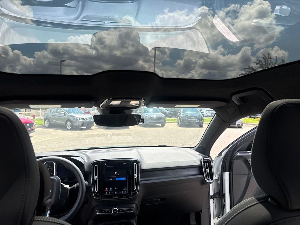 Thumbnail: 2023 Volvo C40 - 23